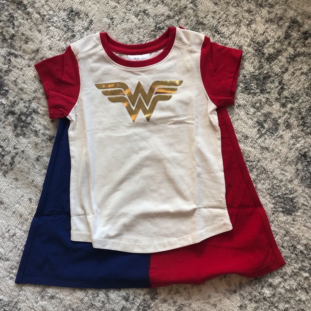 Hanna Andersson Wonder Woman T-shirt & cape 3T